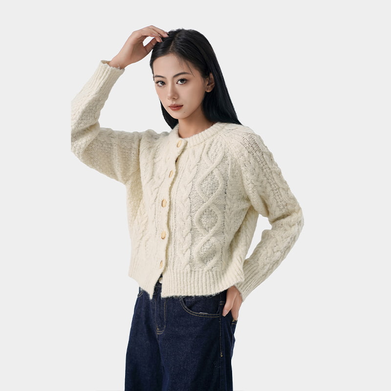 Wie können Strickjacken verschiedene Outfits oder Körpertypen ergänzen?